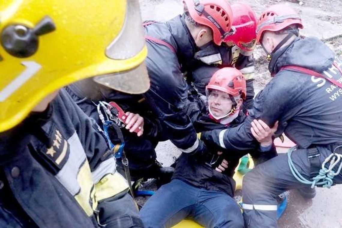 Katastrofa budowlana: zawaliła się Diamentowa 27. Zdjęcia z ćwiczeń strażackich