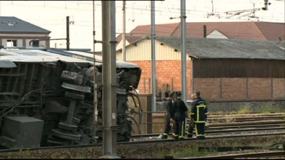Katastrofa kolejowa pod Paryżem. Są ofiary (wideo)