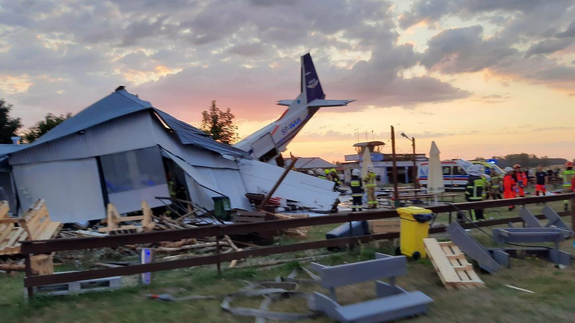Katastrofa lotnicza. Samolot wbił się w hangar 