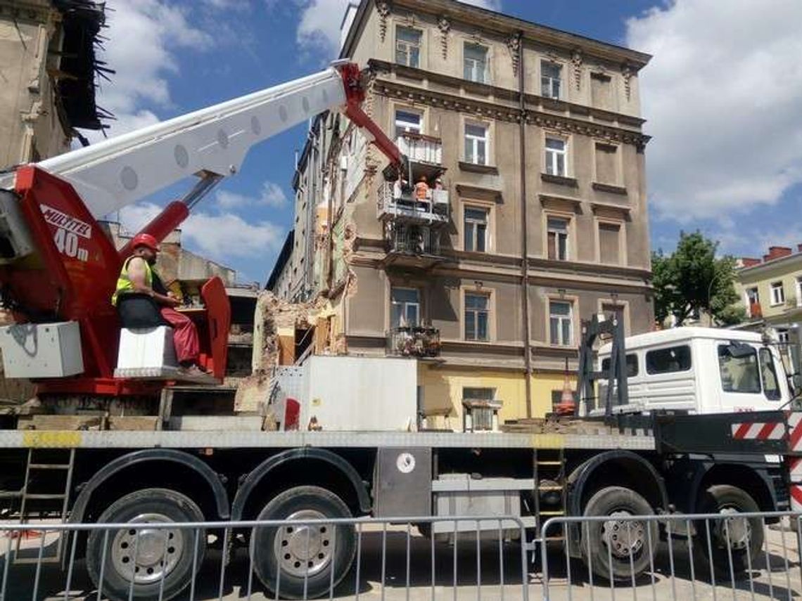 Katastrofa przy Lubartowskiej: Badają ocalałą część kamienicy Katastrofa przy Lubartowskiej: Badają ocalałą część kamienicy