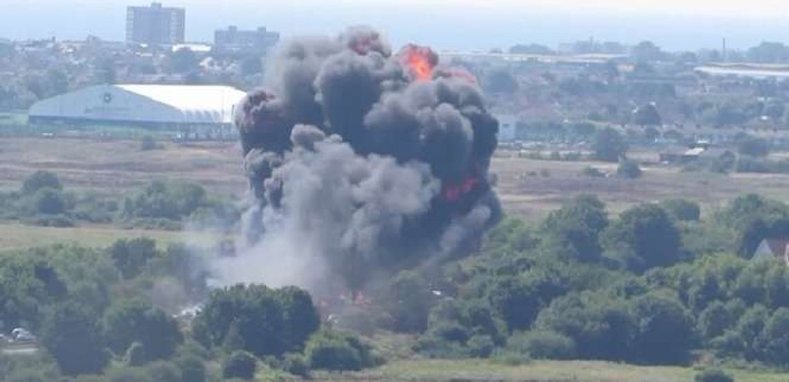 Katastrofa samolotu na pokazach lotniczych w Wielkiej Brytanii. Spadł na samochody (wideo) Katastrofa samolotu na pokazach lotniczych w Wielkiej Brytanii. Spadł na samochody (wideo)