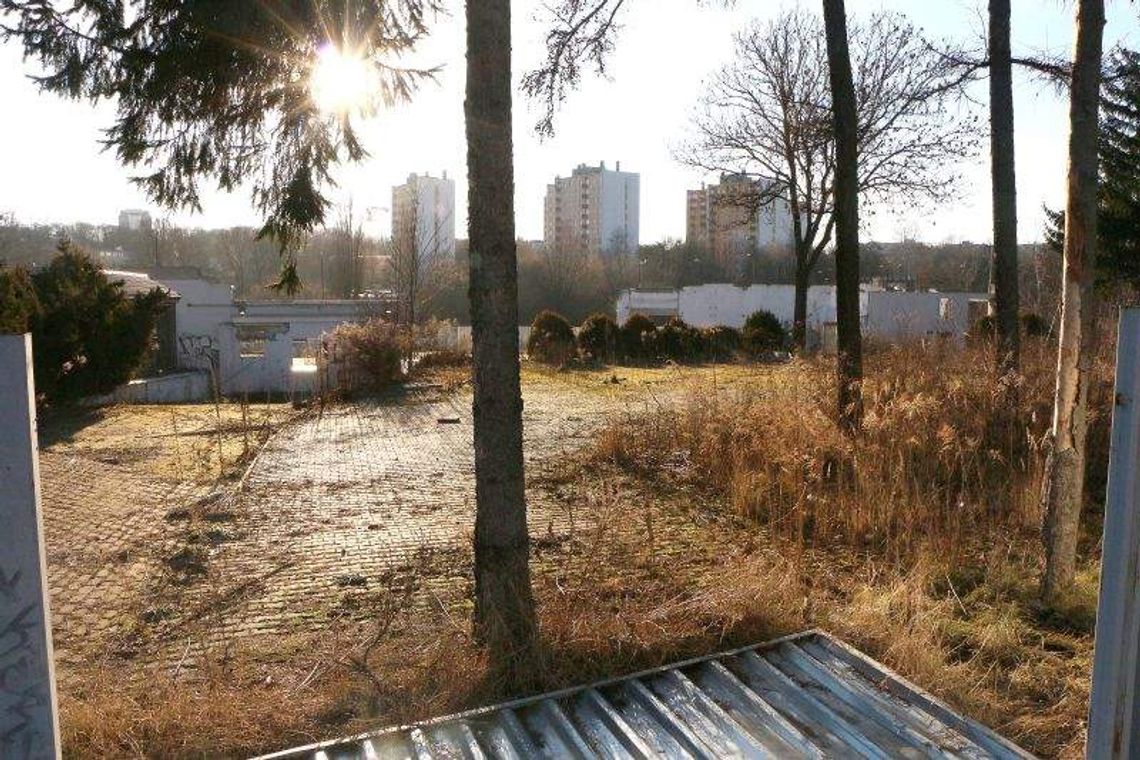 Kaufland na skraju Czechowa. Do sklepu wchodziłoby się&#8230; przez dach