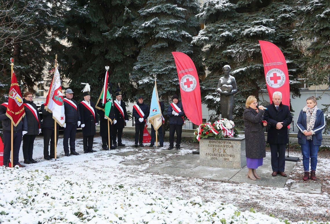 Każdy z ich oddał ponad 20 litrów krwi. W sobotę otrzymają odznaczenia