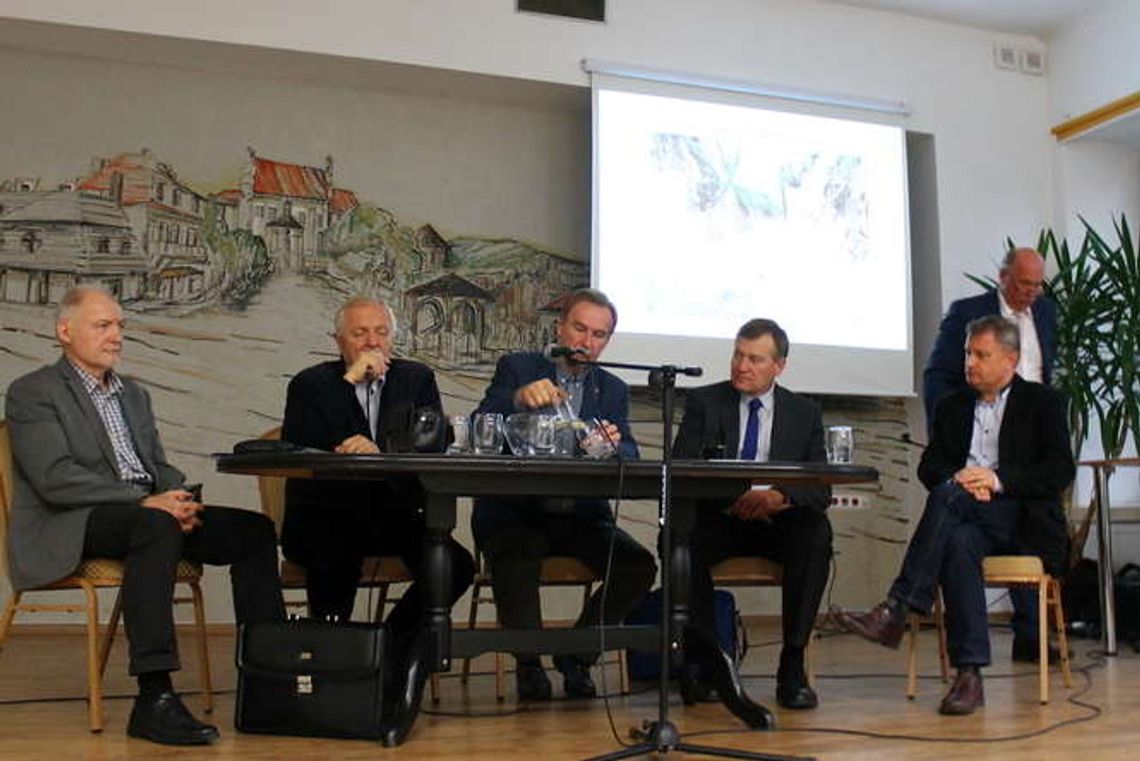 Kazimierz Dolny: Debata ws. Korzeniowego Dołu. Eksperci przeciw brukowaniu