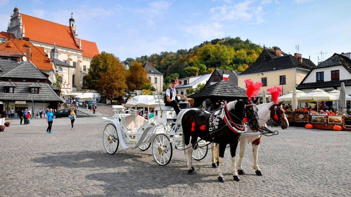 Kazimierz Dolny: Dorożki przegrywają z meleksami. "Zabierają nam klientów"