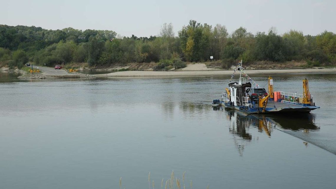 Kazimierz Dolny - Janowiec: Wisła opadła, promy wróciły na trasę