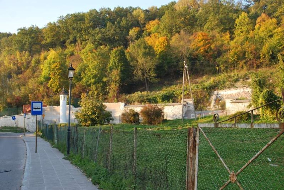 Kazimierz Dolny. Strażacy dojadą bez przenosin kapliczki?