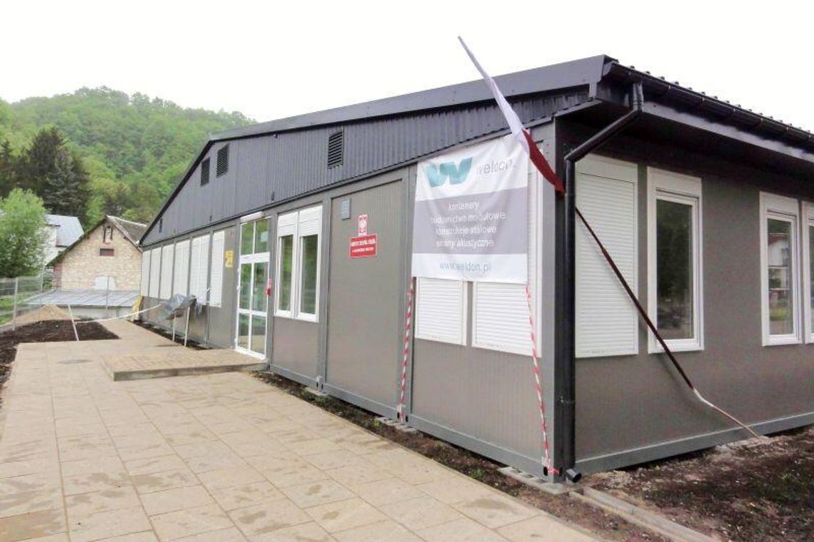 Kazimierz Dolny: Szkoła w kontenerach prawie gotowa