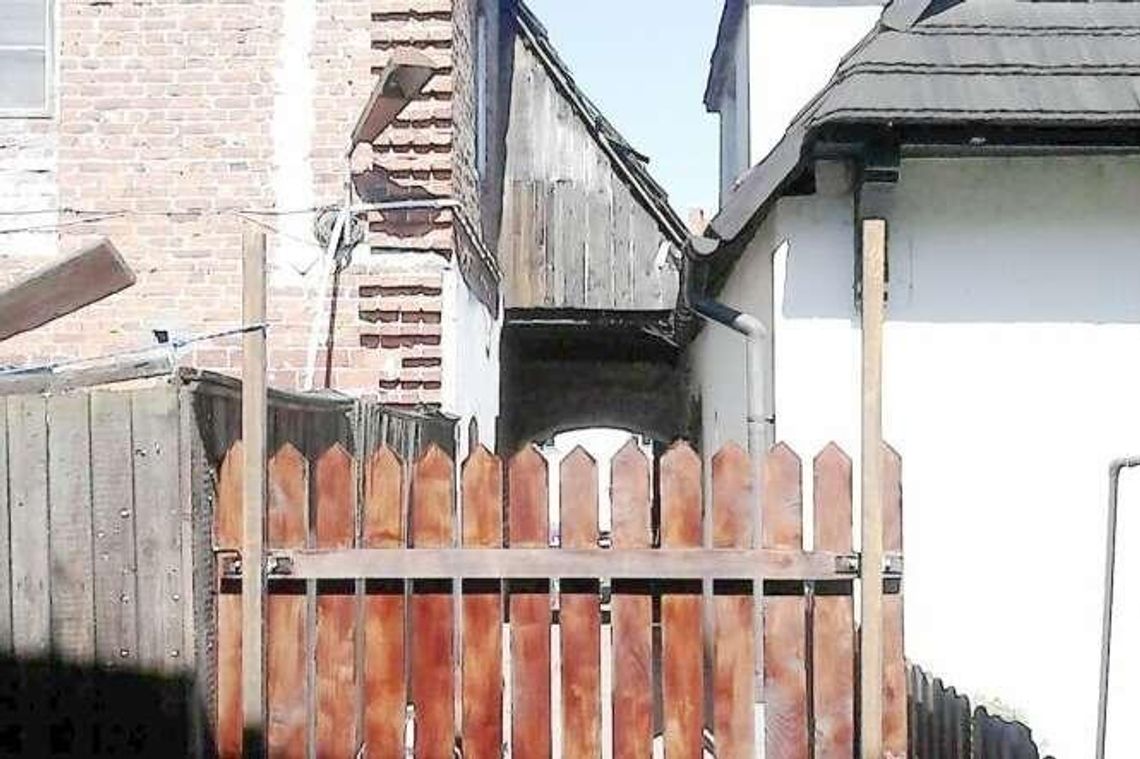 Kazimierz Dolny. Właściciel restauracji postawił płot, turyści muszą chodzić naokoło Kazimierz Dolny. Właściciel restauracji postawił płot, turyści muszą chodzić naokoło
