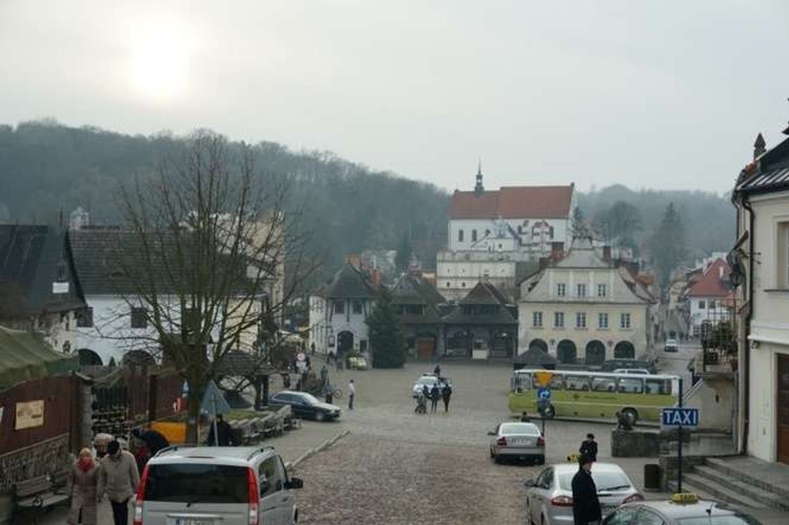 Kazimierz Dolny wyda pieniądze na szkołę, drogi i chodniki