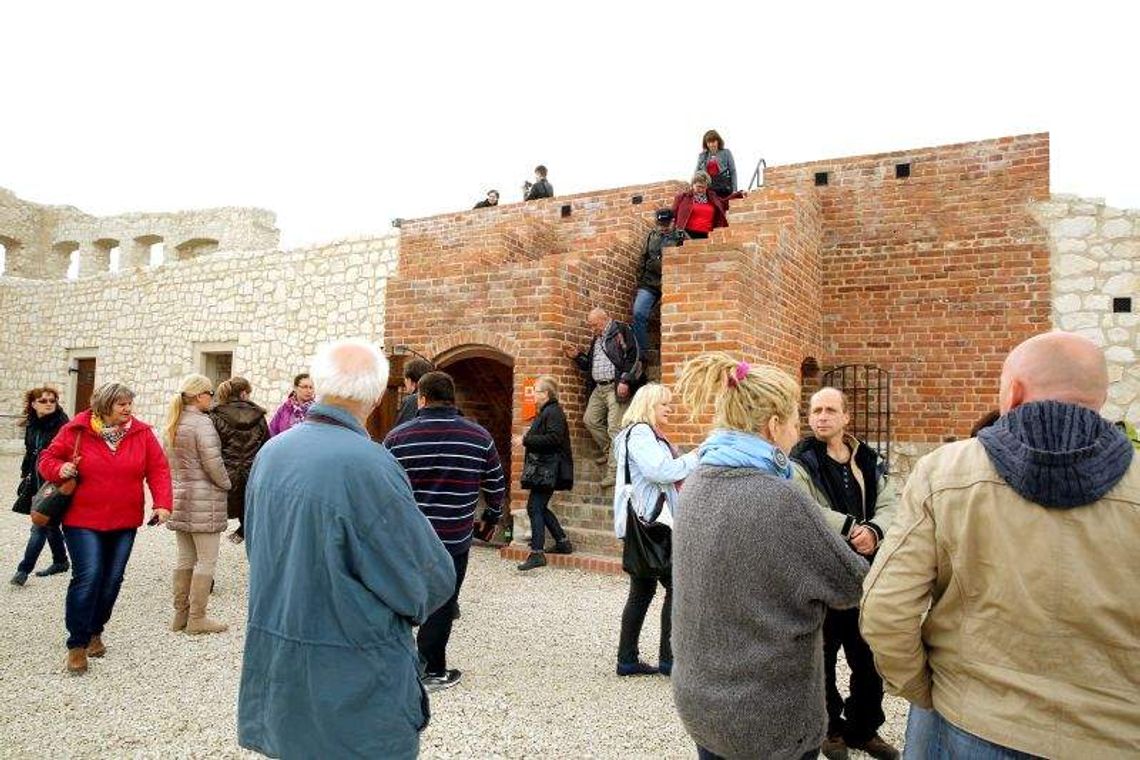 Kazimierz Dolny: Zamek otwarty, na toalety trzeba poczekać