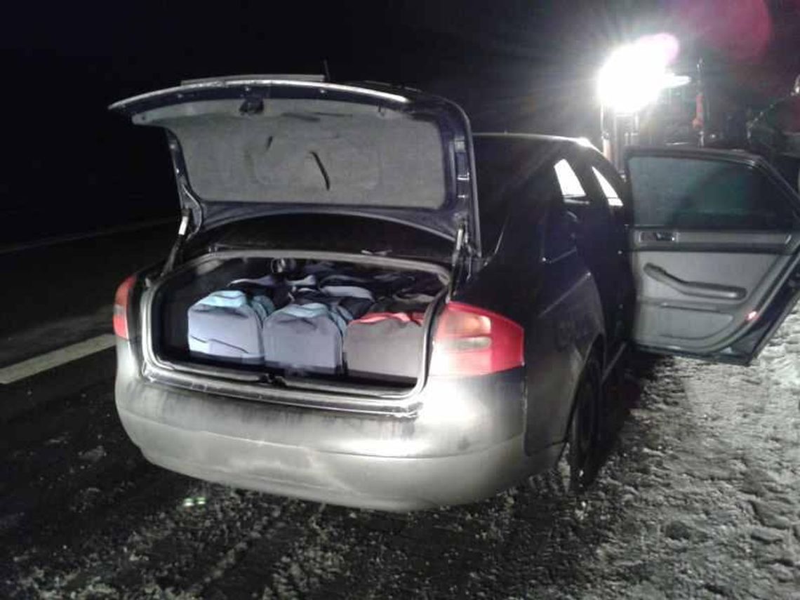Kazimierzówka: Kierowca chciał rozjechać policjanta, padły strzały Kazimierzówka: Kierowca chciał rozjechać policjanta, padły strzały