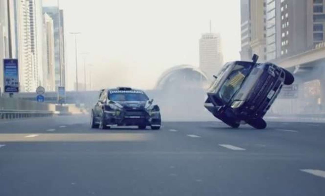 Ken Block w Dubaju. Zobacz co wyczynia z fordem fiestą