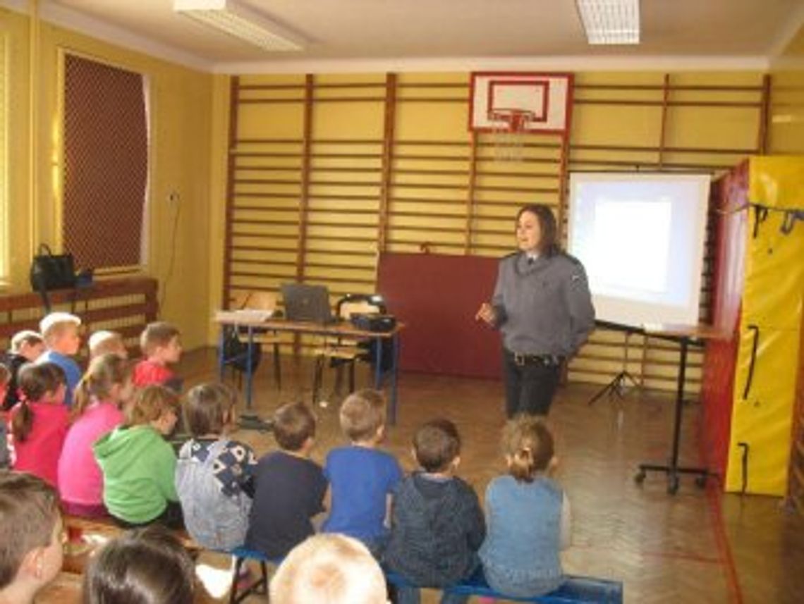 Kępa Piotrawińska: Policjanci przyszli do szkoły