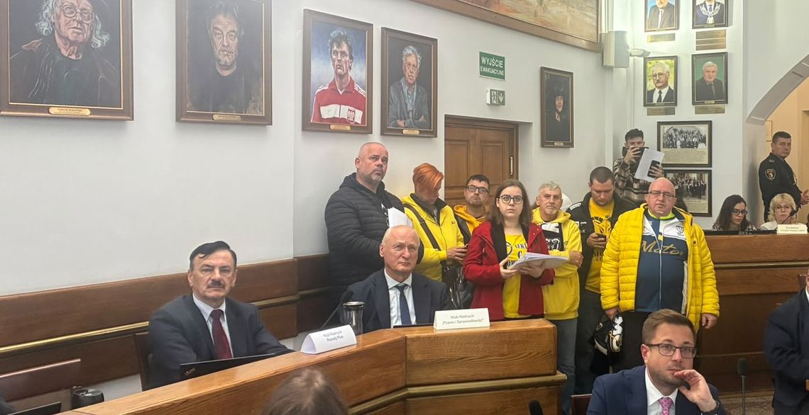 Kibice Motoru przyszli do Ratusza. Fulara: Stadion żużlowy powstanie Kibice Motoru przyszli do Ratusza. Fulara: Stadion żużlowy powstanie