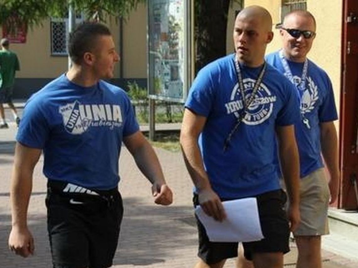 Kibice Unii Hrubieszów protestują, piłkarze chcą grać