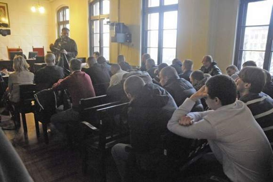 Kibole Legii i Lecha zrobili sobie kabaret z rozprawy