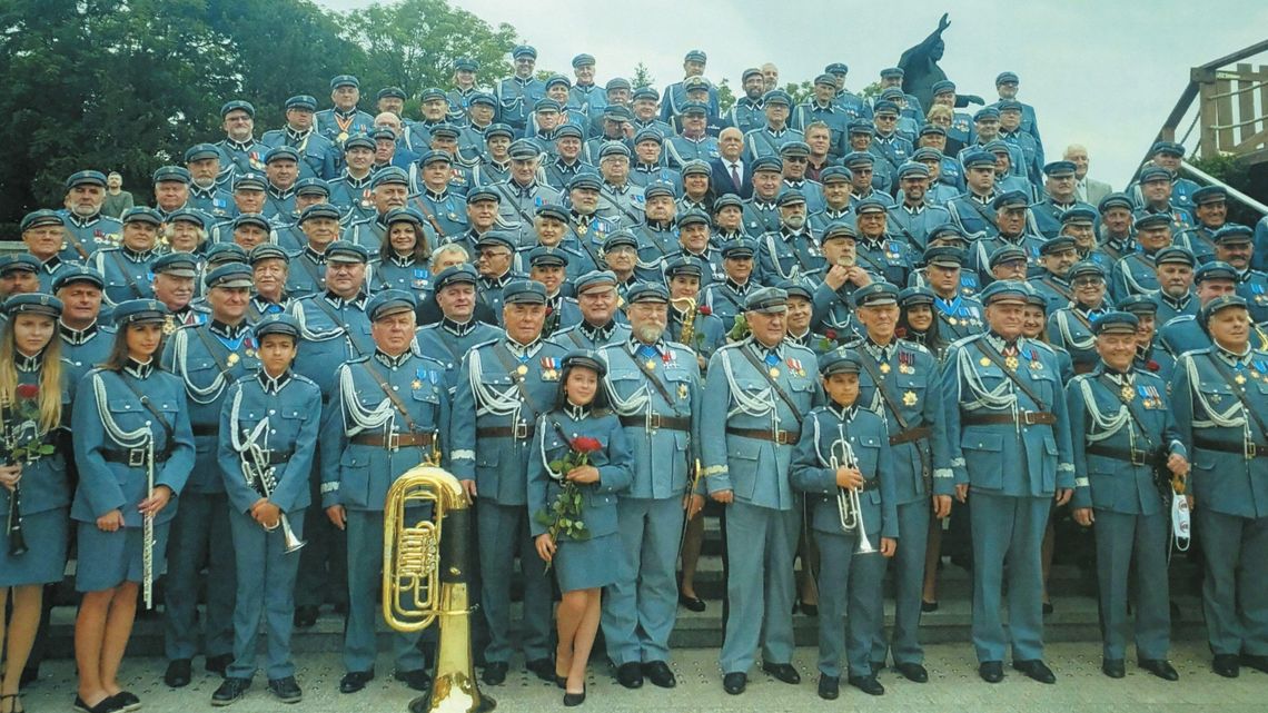 Kiedy były rektor politechniki zakłada mundur. Po co robią to Piłsudczycy? Kiedy były rektor politechniki zakłada mundur. Po co robią to Piłsudczycy?