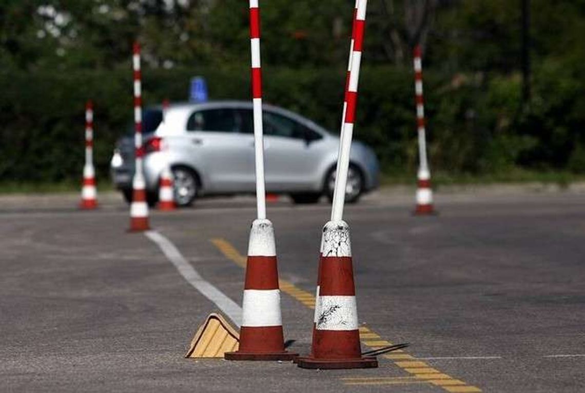 Kiedy wejdzie okres próbny dla młodych kierowców? Jest opóźnienie w ministerstwie