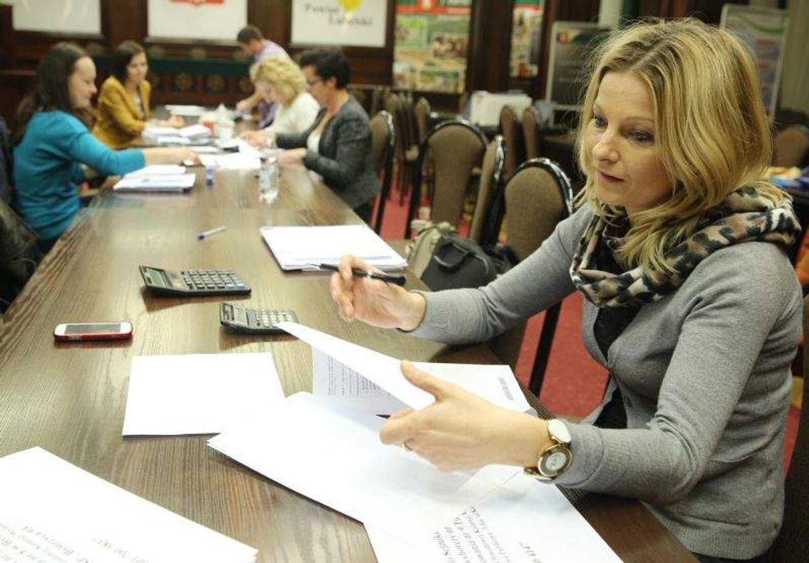 Kiedy wyniki wyborów do sejmiku? Liczą na piechotę