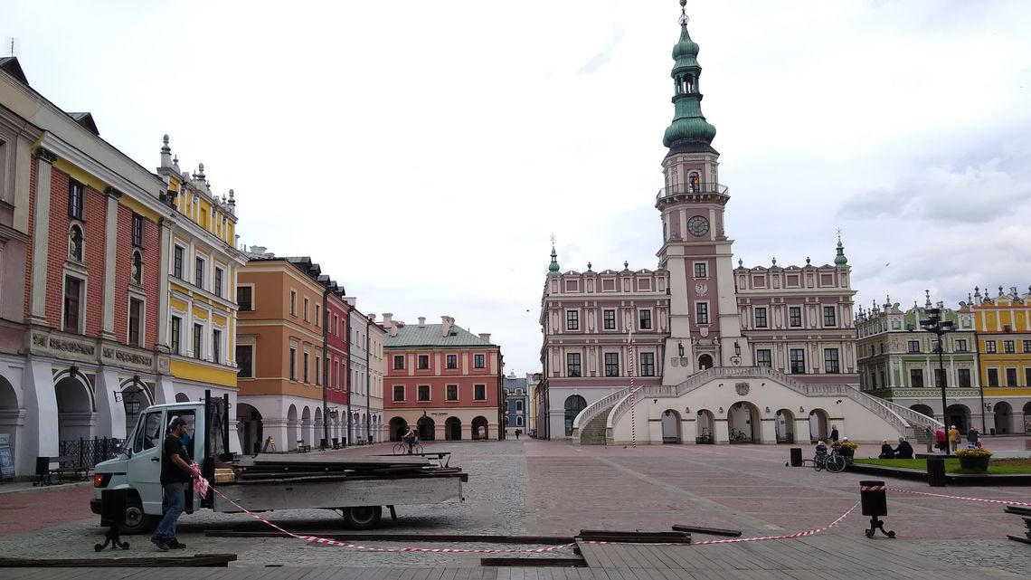 Kiedy wypijemy kawę na Rynku Wielkim w Zamościu? Ogródki restauracyjne już powstają