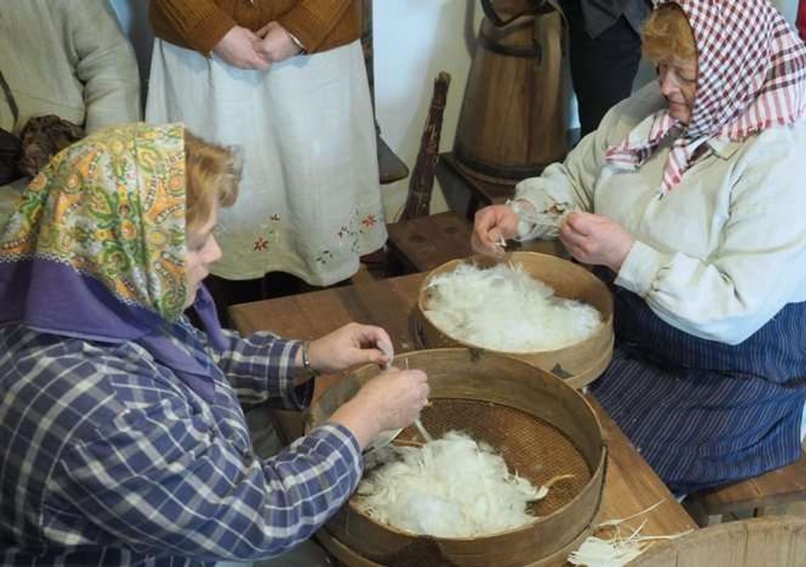 Kiedyś kobiety spotykały się na Pierzaki. Dziś ta tradycja już nie istnieje [zdjęcia]