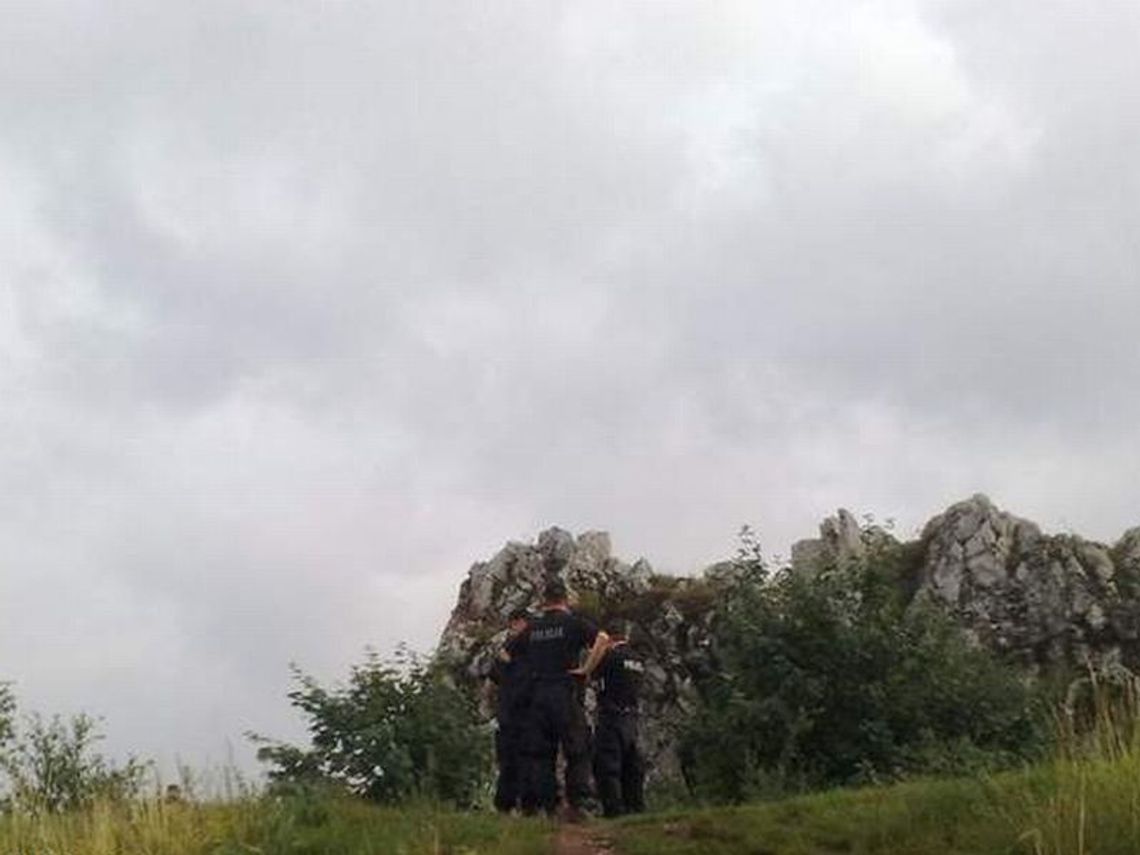 Kielce: Dzieci spadły ze skał czy raził je piorun? Chłopiec nie żyje