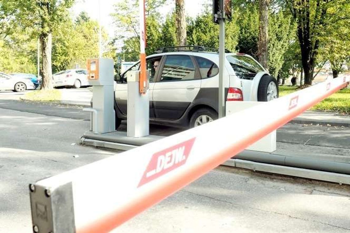 Kierowca: 4 zł za godzinę to granda. Ile kosztuje parkowanie przy szpitalach w Lublinie?