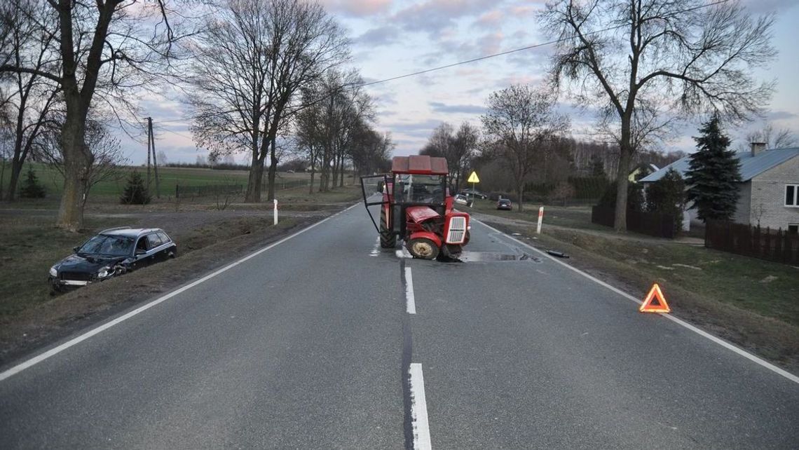 Kierowca audi wjechał w ciągnik. Kto ucierpiał bardziej?