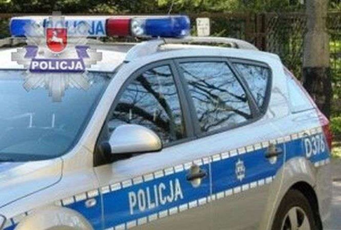 Kierowca audi wypadł z drogi i uderzył w skarpę. Nie żyje