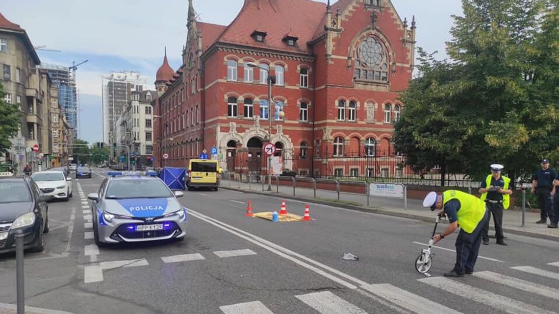 Kierowca autobusu śmiertelnie potrącił 19-latkę. Drastyczne nagranie krąży w sieci