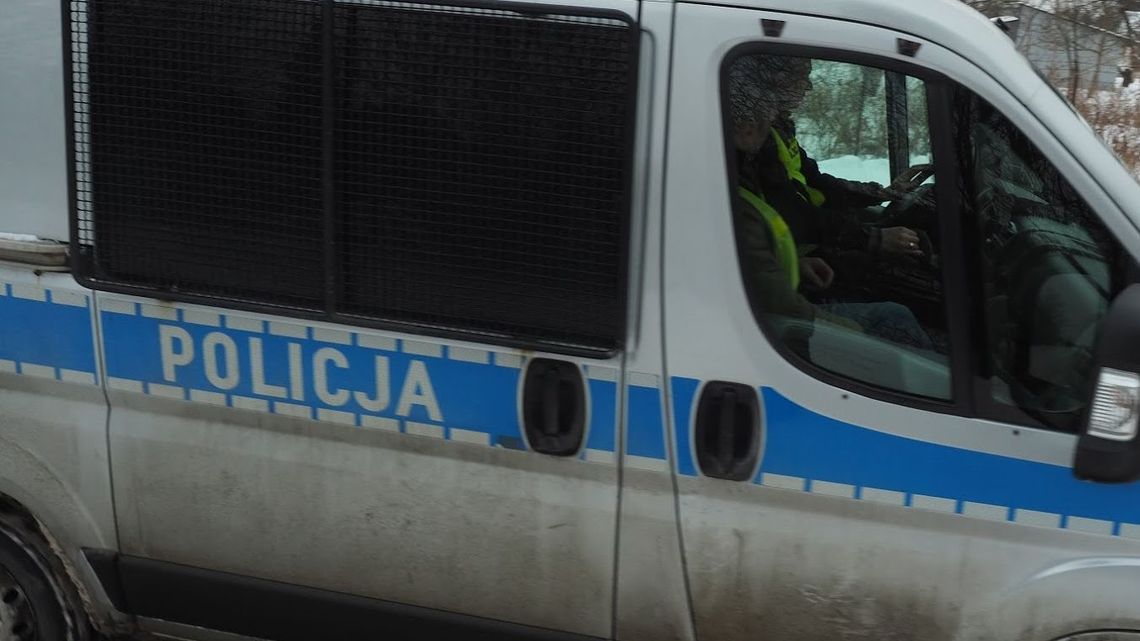 Kierowca był tak pijany, że prawie nie kontaktował. "Policjanci dziękują 20-latce za to, że nie została obojętna" Kierowca był tak pijany, że prawie nie kontaktował. "Policjanci dziękują 20-latce za to, że nie została obojętna"