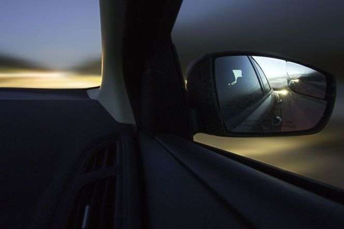 Kierowca: człowiek leżał na drodze. Zginął po przejechaniu Kierowca: człowiek leżał na drodze. Zginął po przejechaniu