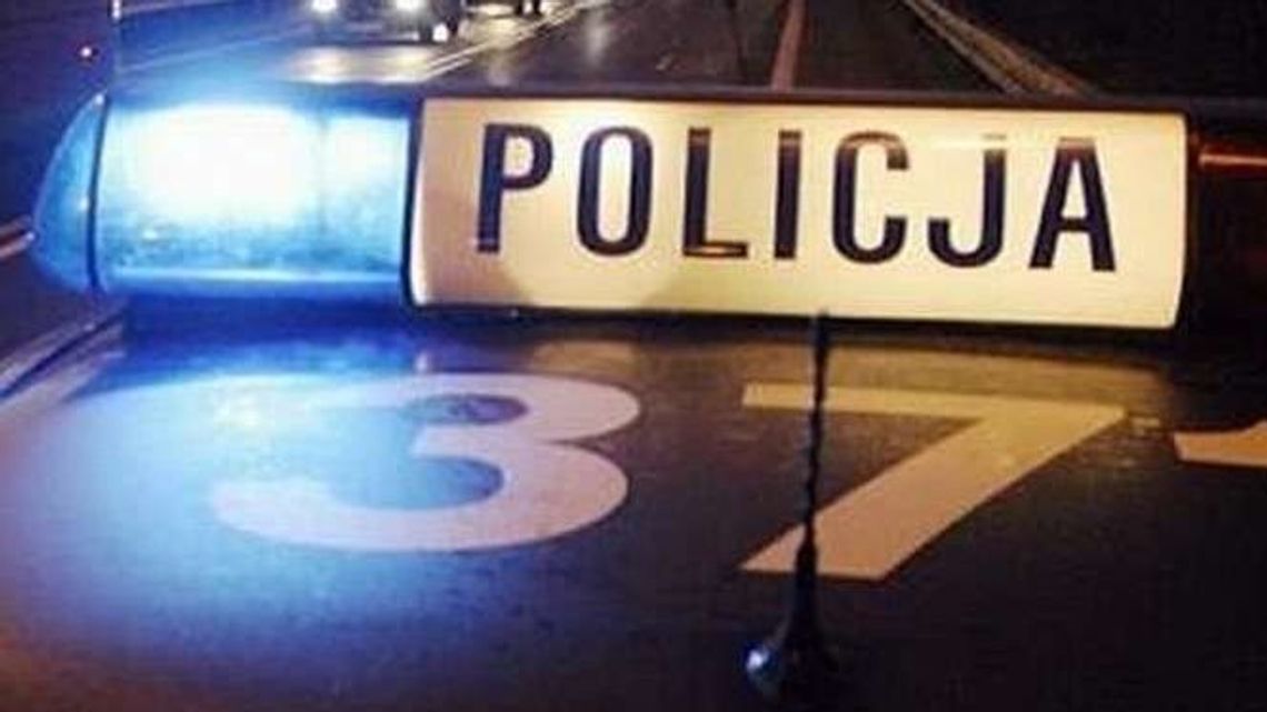 Kierowca koziołkował. Znalazł się po drugiej stronie rzeki. Nie przeżył