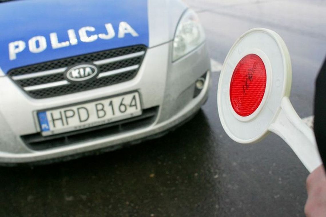 Kierowca miał 3,3 promila alkoholu, nie mógł ustać Kierowca miał 3,3 promila alkoholu, nie mógł ustać