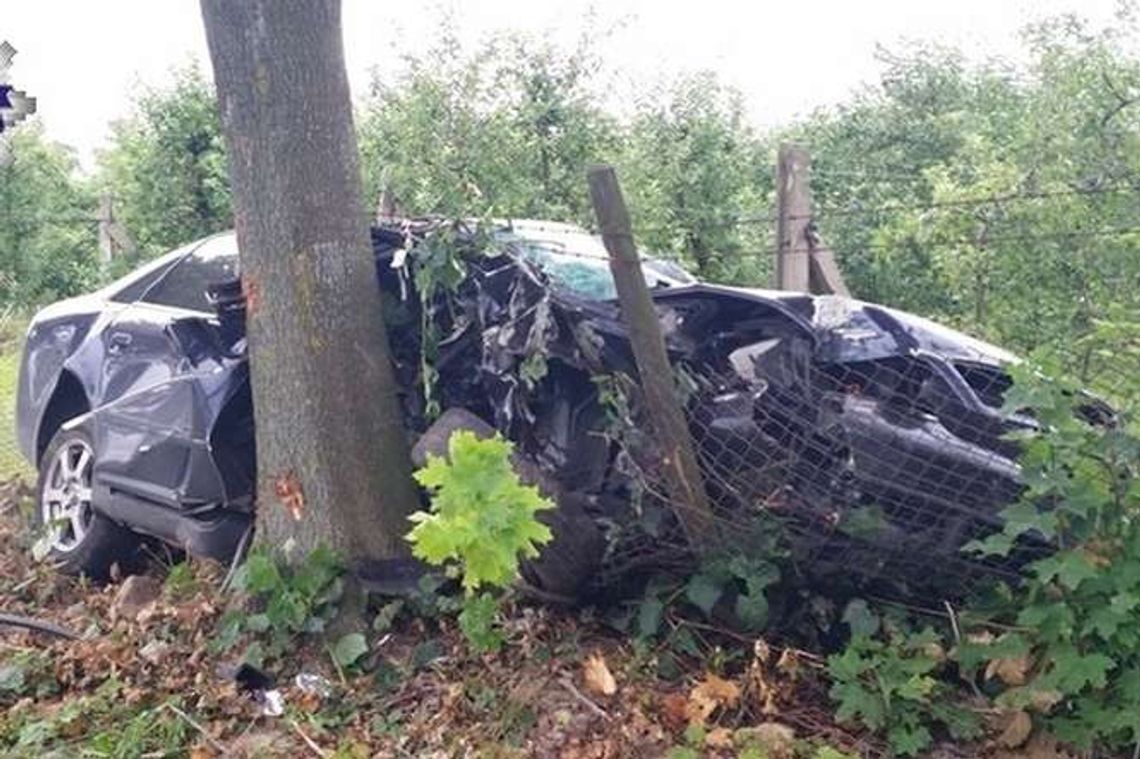 Kierowca nie zatrzymał się na "stopie" i wjechał w audi. 30-latek trafił do szpitala