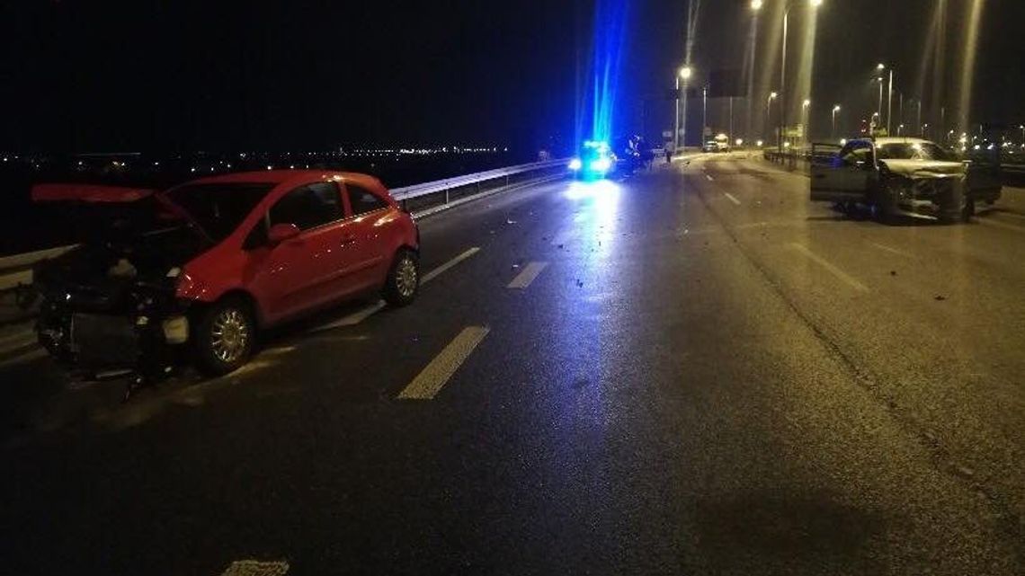 Kierowca pijany i bez prawa jazdy, a samochód bez badań technicznych. Staranował inne auto