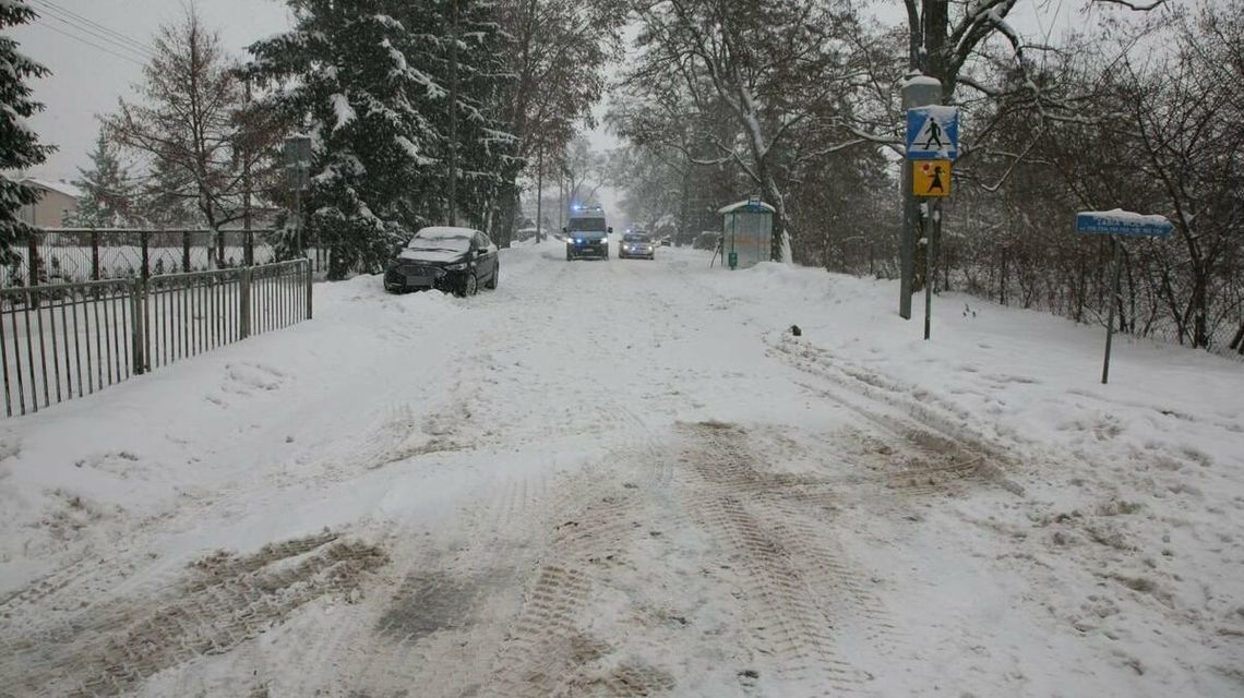 Kierowca potrącił 14-latkę na pasach i uciekł Kierowca potrącił 14-latkę na pasach i uciekł