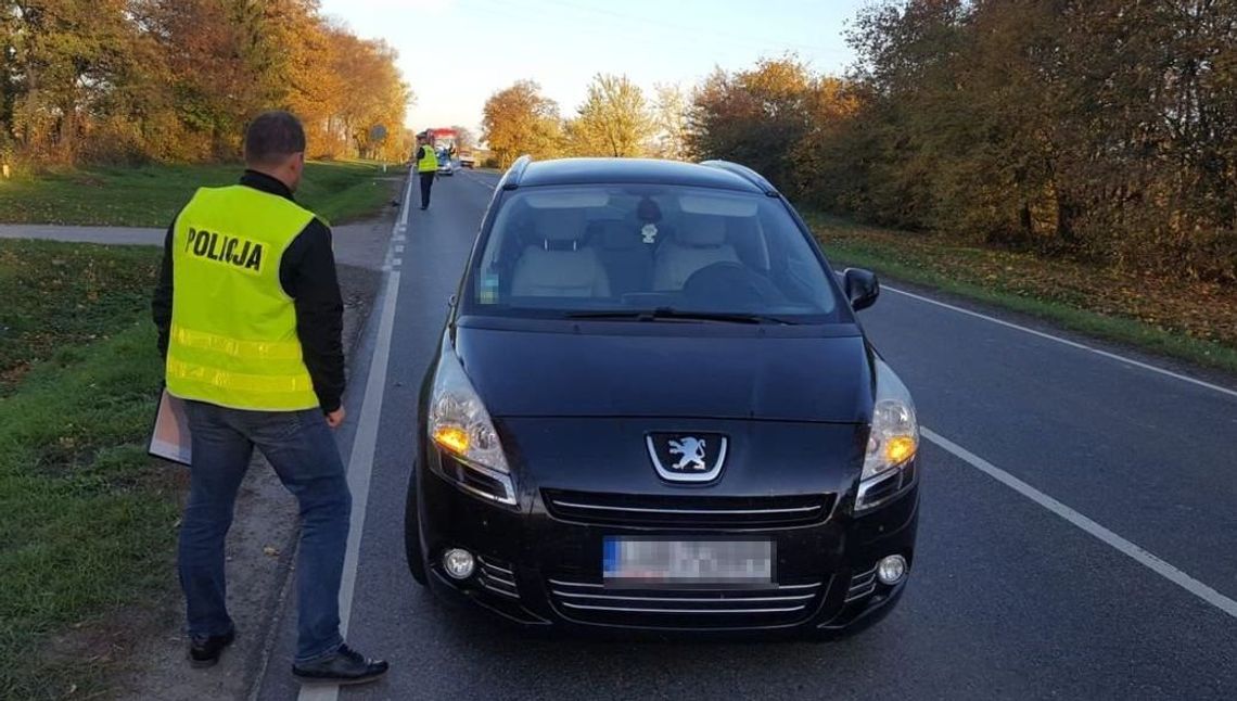 Kierowca potrącił 72-latkę lusterkiem. Kobieta zmarła w szpitalu