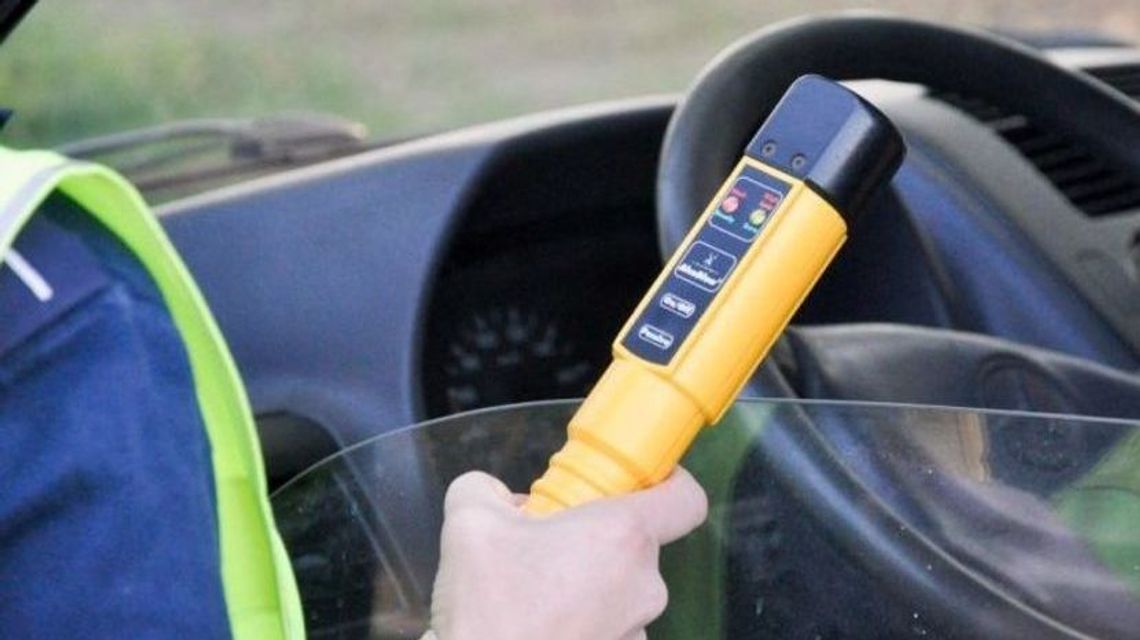 Kierowca szkolnego autobusu pod wpływem alkoholu. Wiózł dzieci