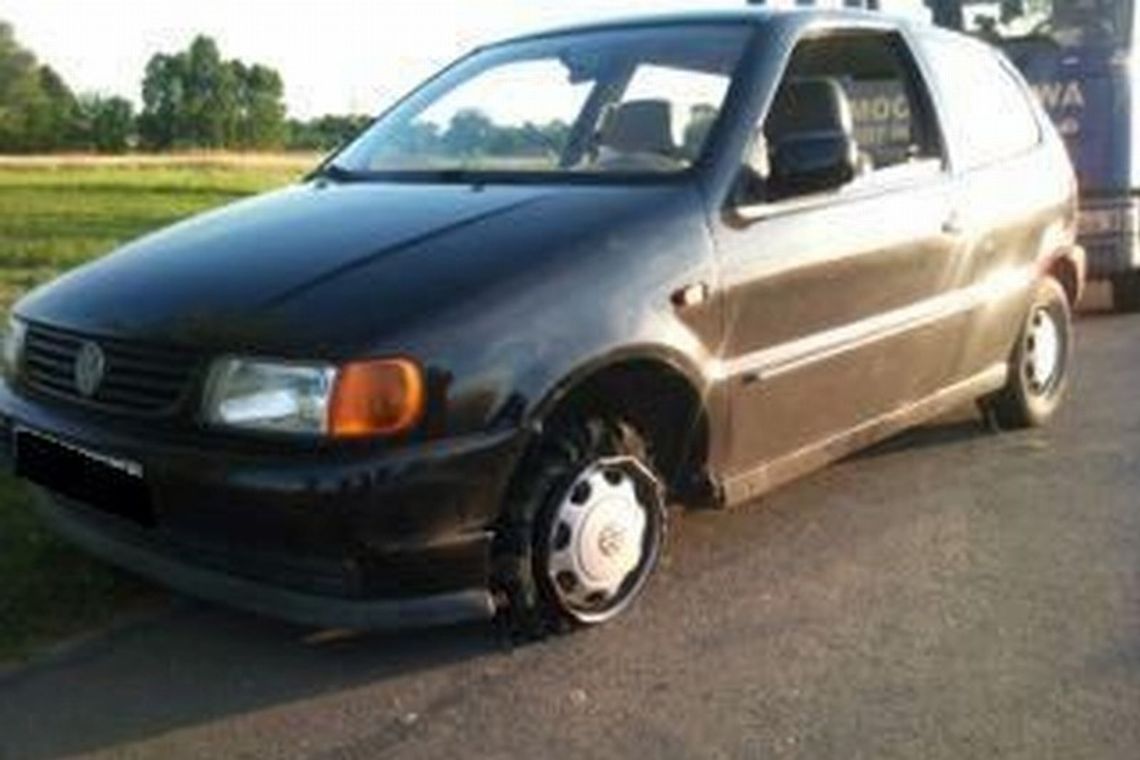 Kierowca uciekał przed policją na feldze. Pijany?