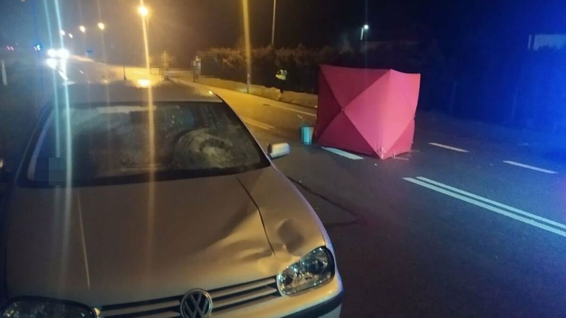 Kierowca volkswagena śmiertelnie potrącił kobietę. Przechodziła przez jezdnię poza pasami