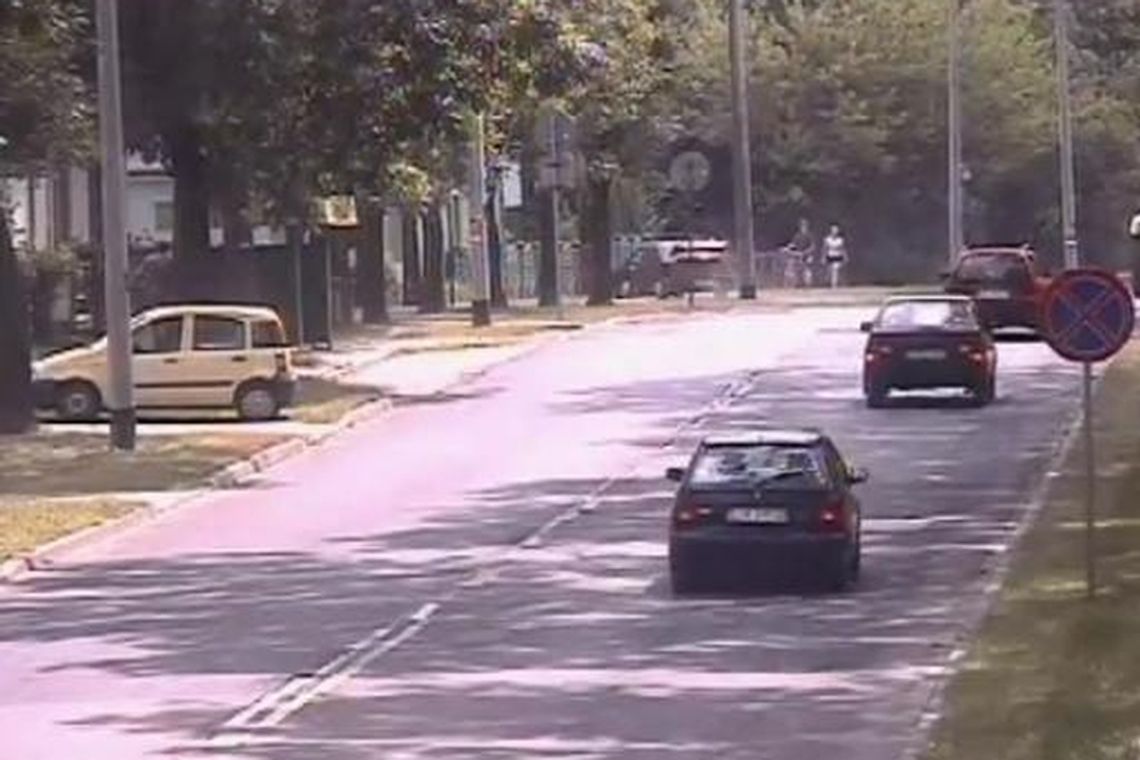 Kierowca wjechał w ogrodzenie. Miał ponad 2 promile (wideo)