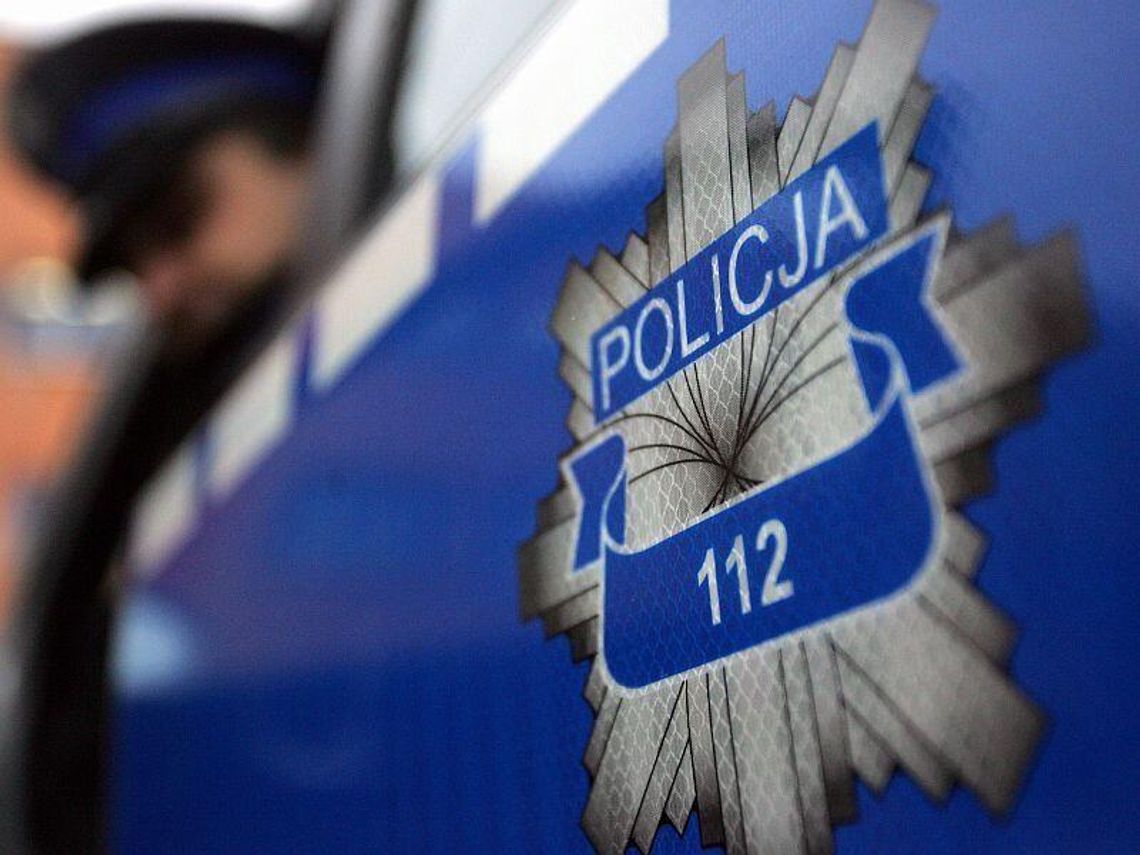 Kierowca wjechał w pijanego mężczyznę. Leżał na ulicy Kierowca wjechał w pijanego mężczyznę. Leżał na ulicy