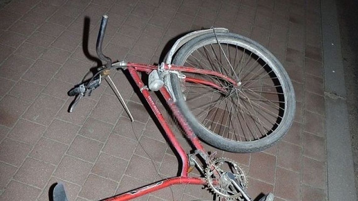 Kierowca wjechał w rower bez oświetlenia. Uciekł i nie pomógł rowerzyście