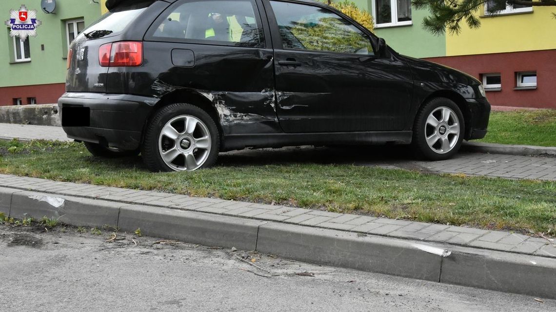 Kierowca wyprzedzał inny samochód na skrzyżowaniu. W efekcie wjechał na chodnik i potrącił kobietę