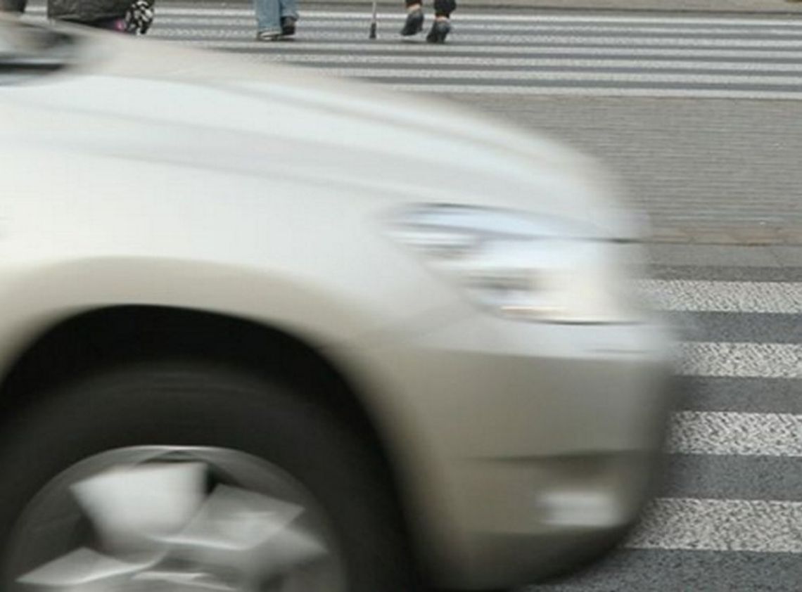 Kierowca wysiadł z auta i pobił przechodnia