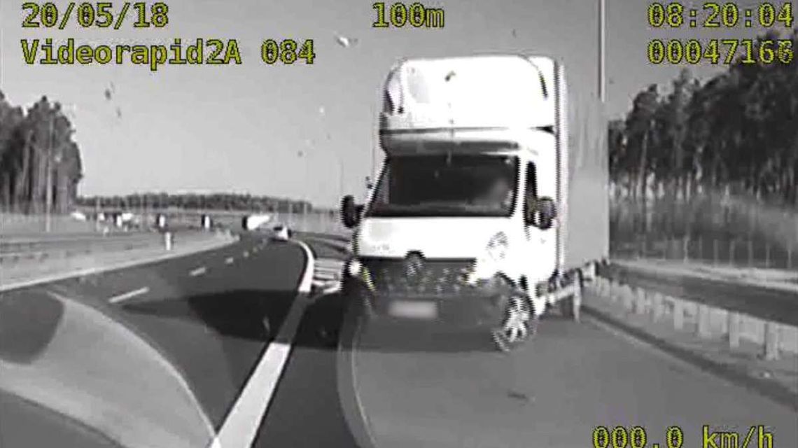 Kierowca z Ukrainy jechał ekspresówką pod prąd. Dziwnie się tłumaczył [wideo]
