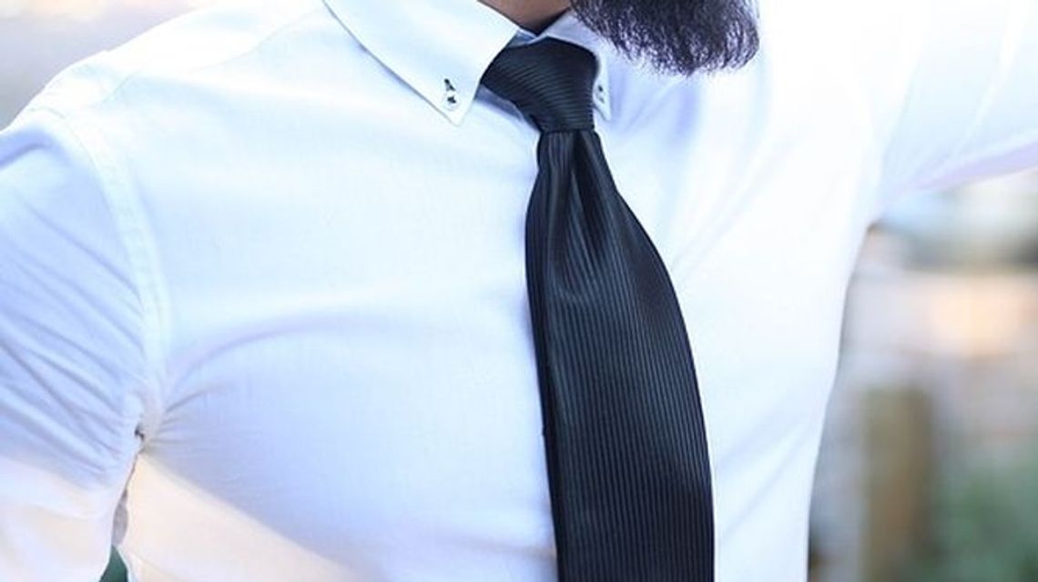 Kierowcy autobusów chcą jeździć bez krawatów w upały, prezes się nie zgadza. Prezydent zabrał głos Kierowcy autobusów chcą jeździć bez krawatów w upały, prezes się nie zgadza. Prezydent zabrał głos