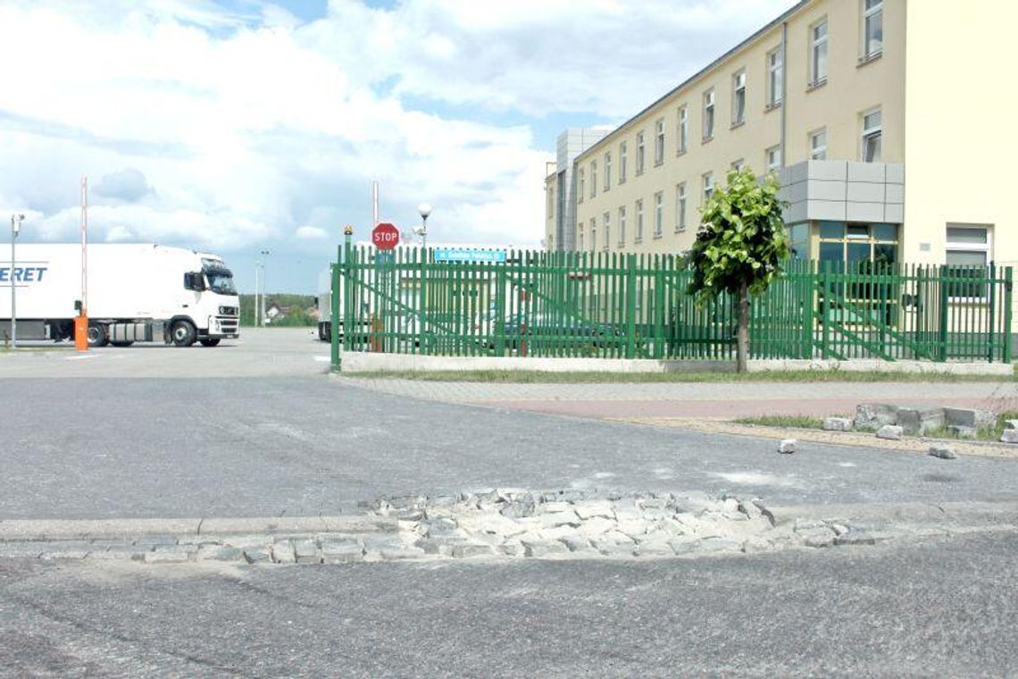 Kierowcy ciężarówek skarżą się na organizację ruchu przy odprawie celnej